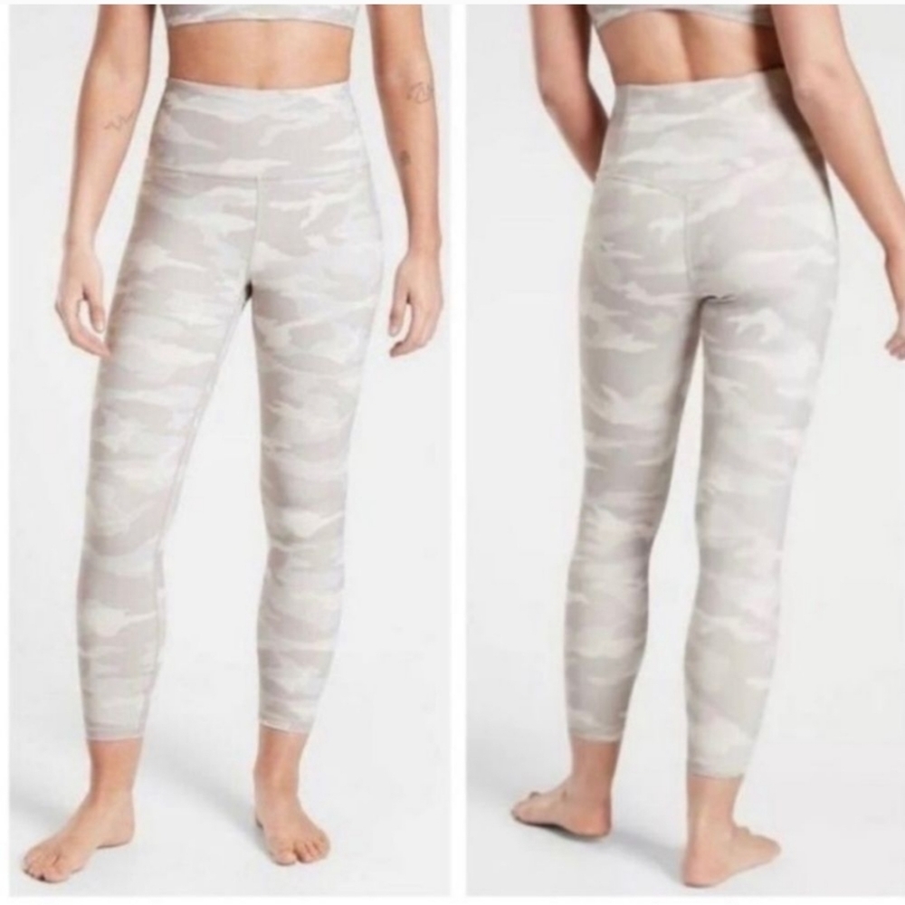 Athleta Elation Leggings Camo 7/8 Extra Small XS Workout Pants